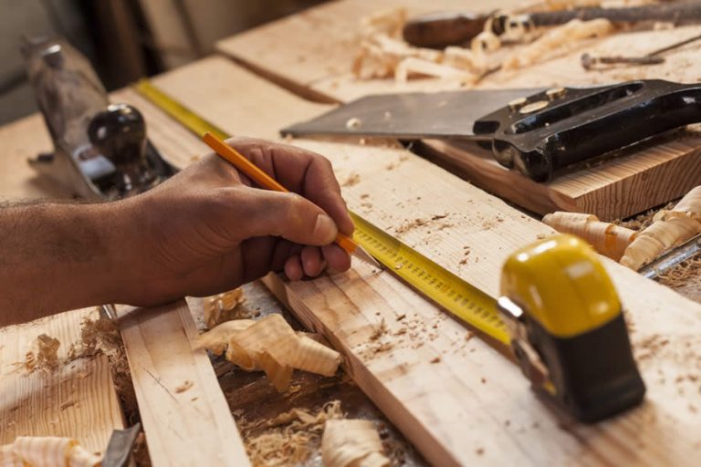 Bricolage : faire ou restaurer un meuble en bois
