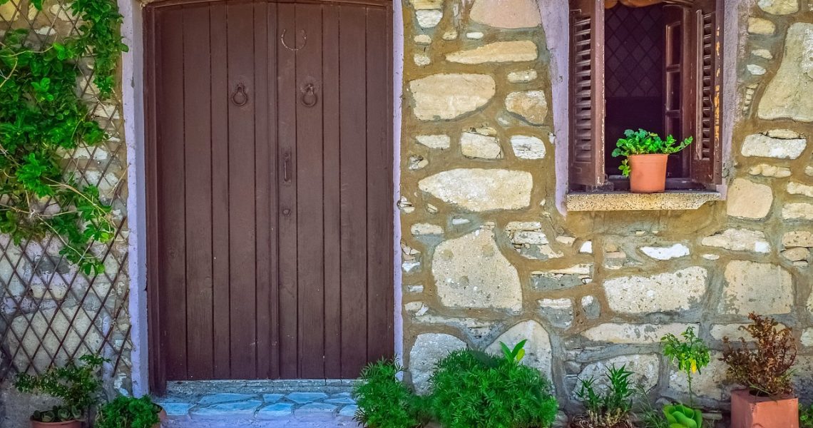 Quelle_peinture_pour_sa_porte_en_bois_?